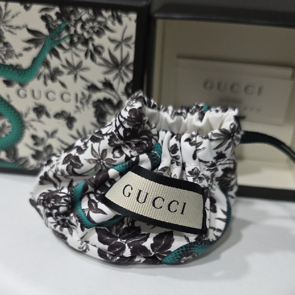 New, Gucci Sterling Silver Large "Brit" GG Hoop Earrings - Picture 14 of 16